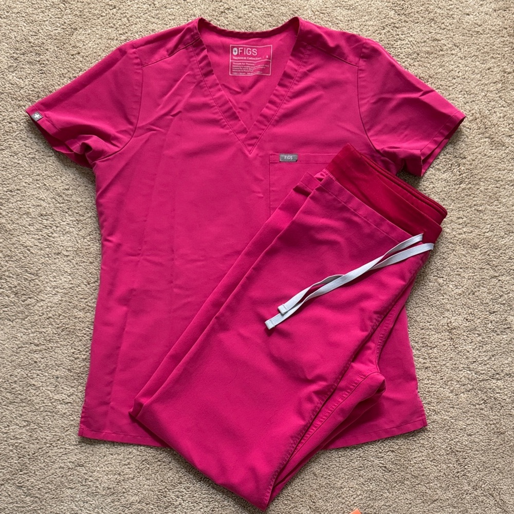 Figs Women's Bright Pink Scrub Ensemble
